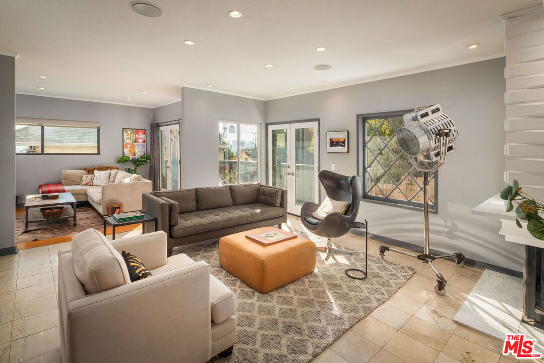 1133 N Clark St Unit: 103