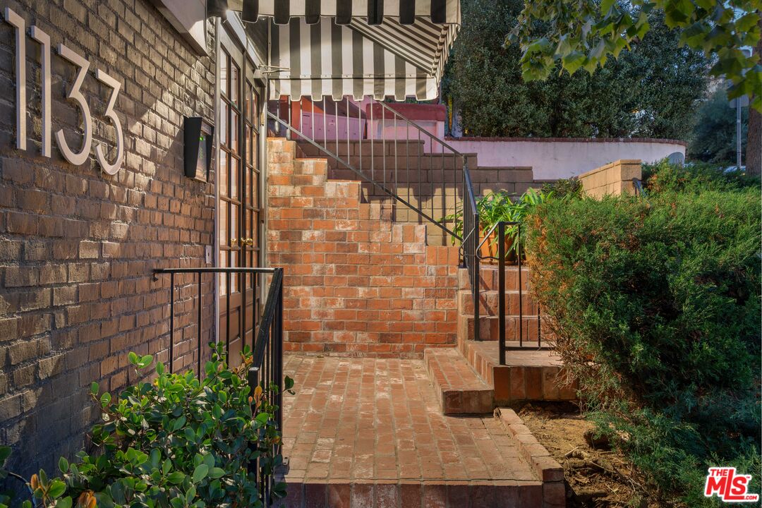 1133 N Clark St Unit: 103