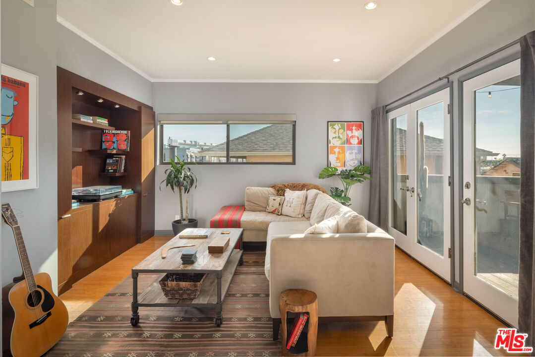 1133 N Clark St Unit: 103