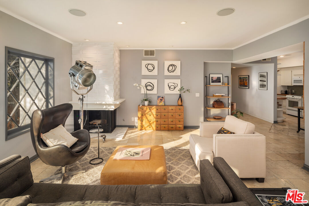 1133 N Clark St Unit: 103