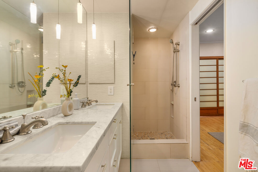 1133 N Clark St Unit: 103