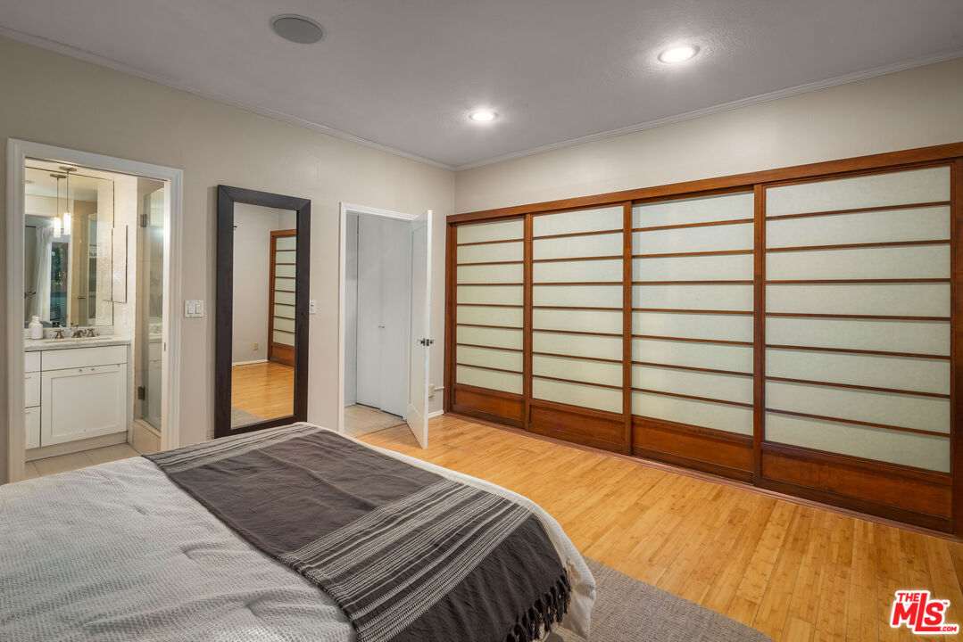 1133 N Clark St Unit: 103