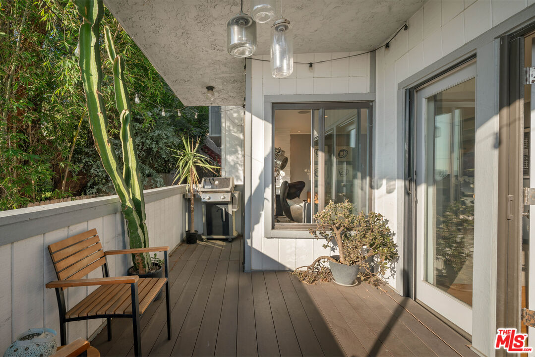 1133 N Clark St Unit: 103