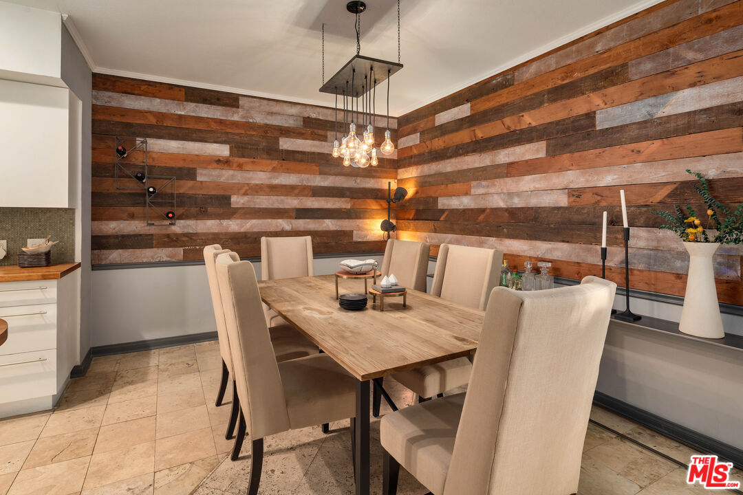 1133 N Clark St Unit: 103