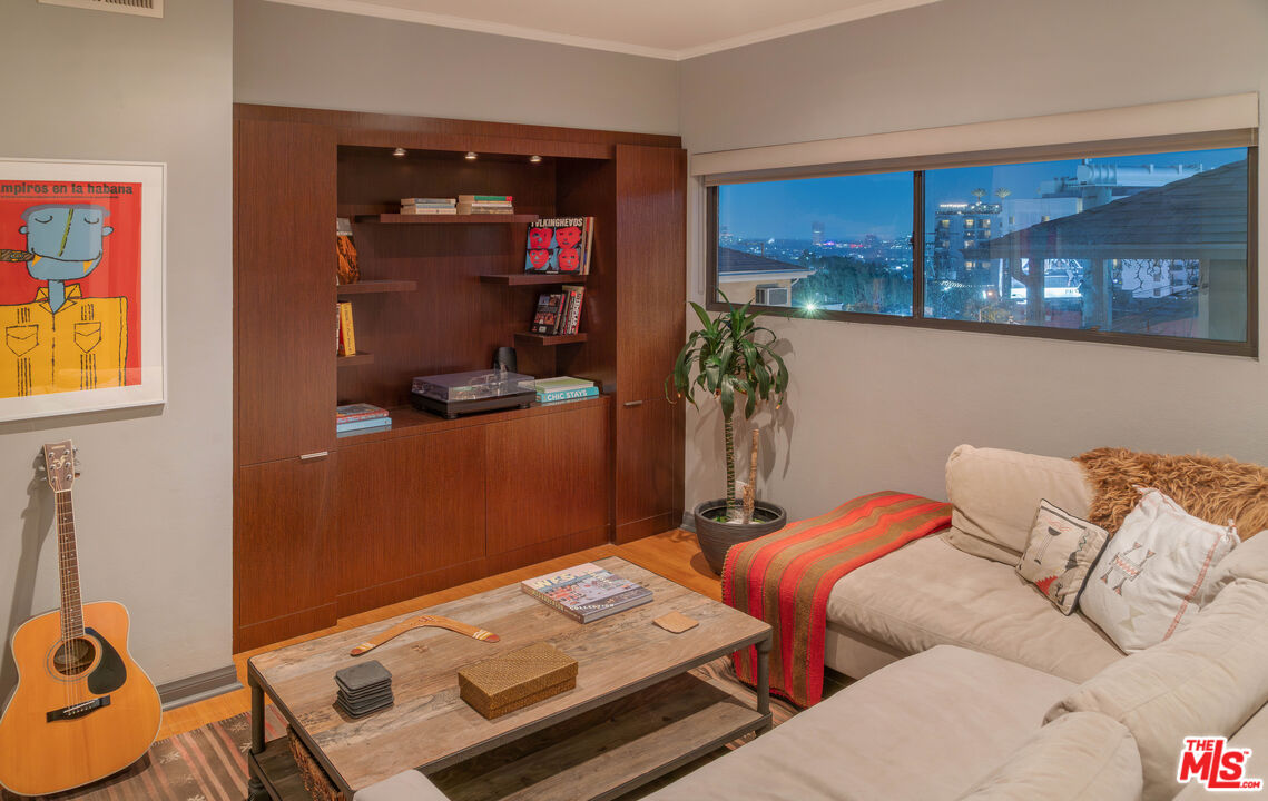 1133 N Clark St Unit: 103