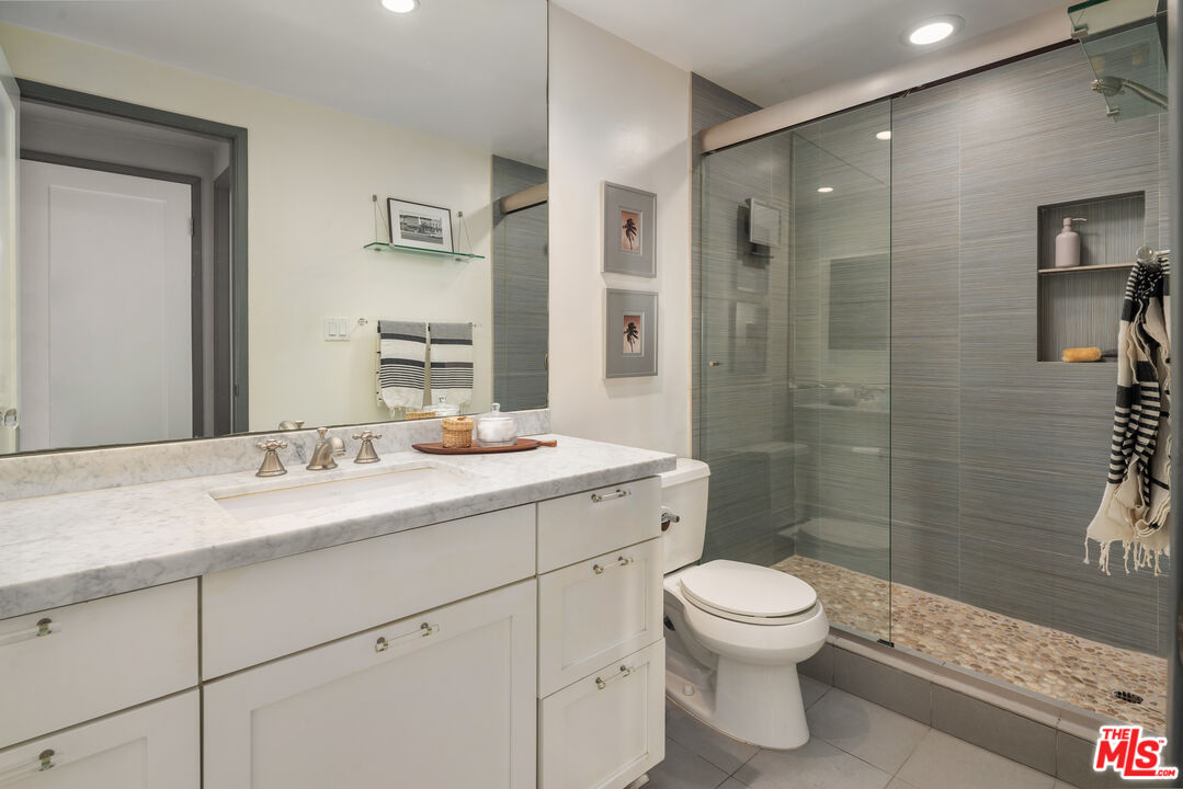 1133 N Clark St Unit: 103