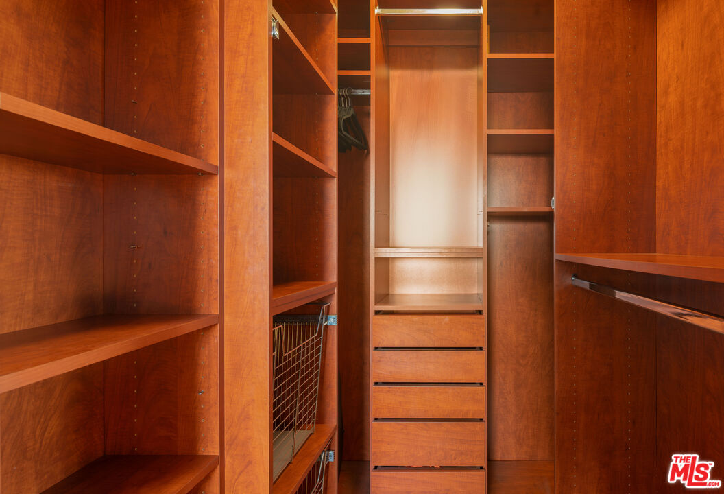 1133 N Clark St Unit: 103