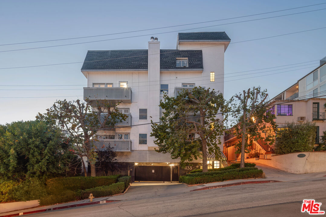 1133 N Clark St Unit: 103