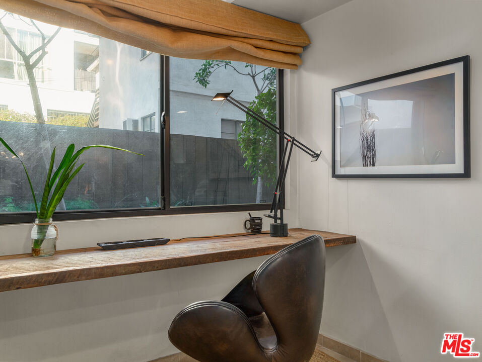 1133 N Clark St Unit: 103