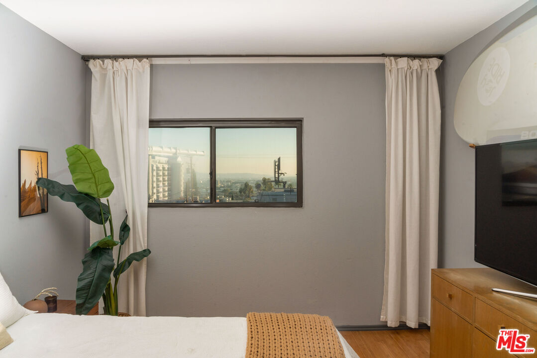 1133 N Clark St Unit: 103