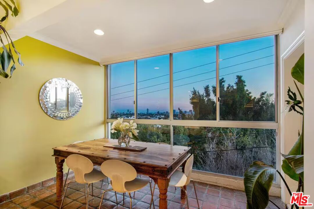 8550 Holloway Dr Unit: 305