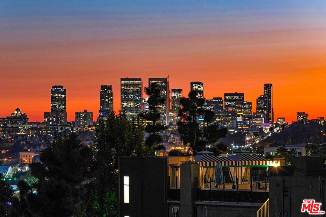 8550 Holloway Dr Unit: 305