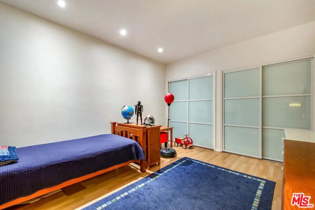 8550 Holloway Dr Unit: 305