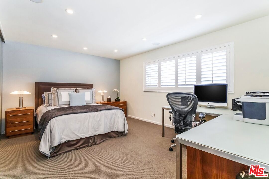 1221 N Kings Rd Unit: 307