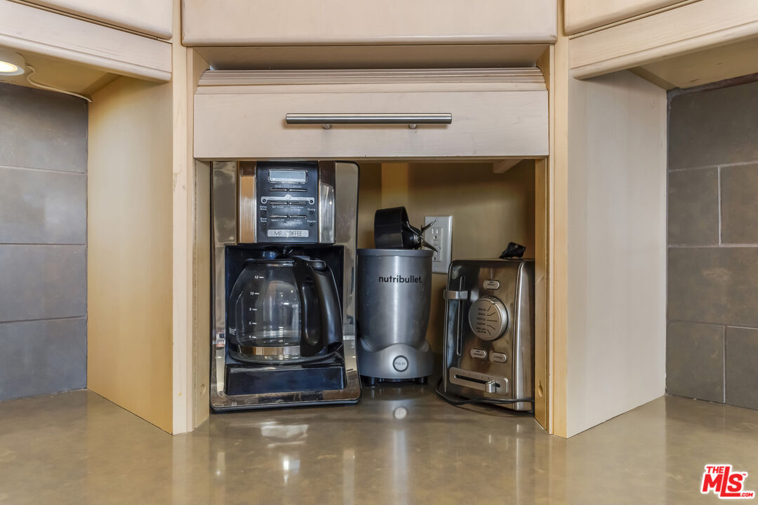 1221 N Kings Rd Unit: 307