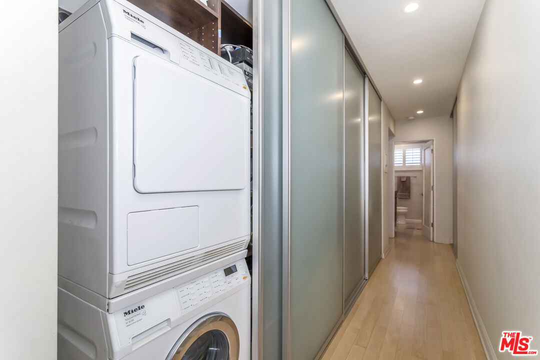 1221 N Kings Rd Unit: 307