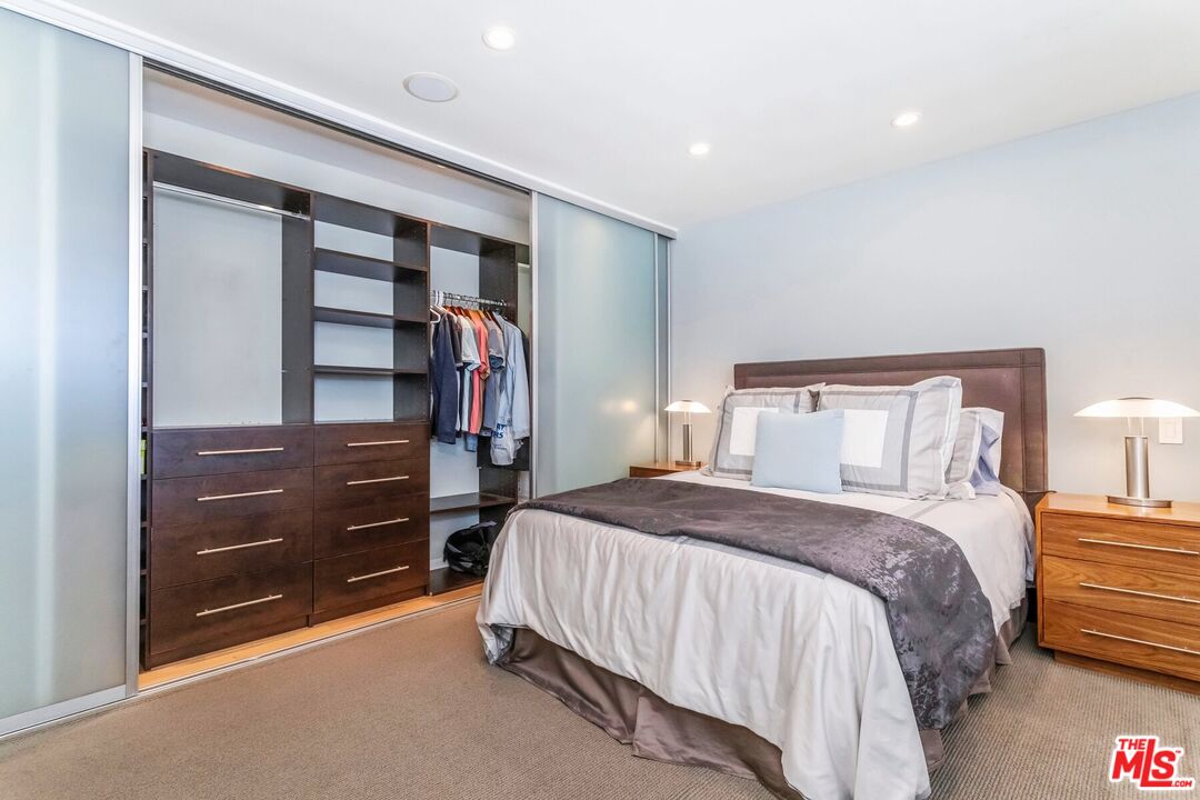 1221 N Kings Rd Unit: 307