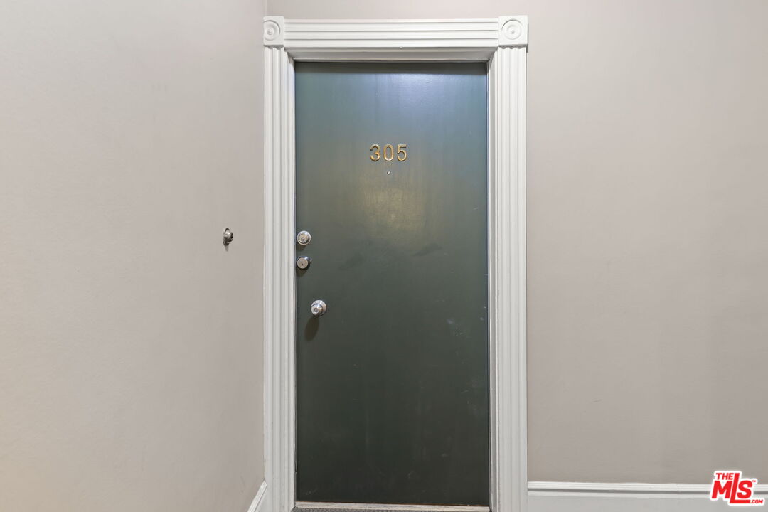 8550 Holloway Dr Unit: 305