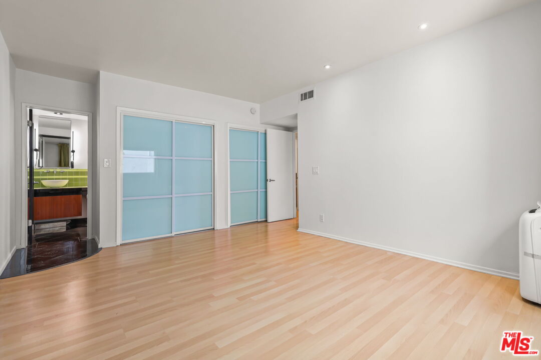 8550 Holloway Dr Unit: 305