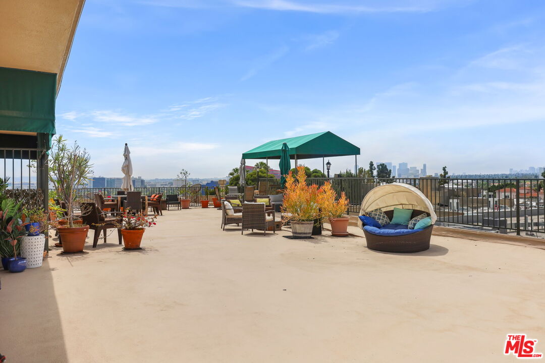 8550 Holloway Dr Unit: 305