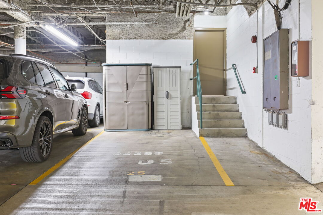 8550 Holloway Dr Unit: 305