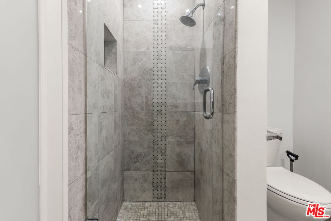 8550 Holloway Dr Unit: 305