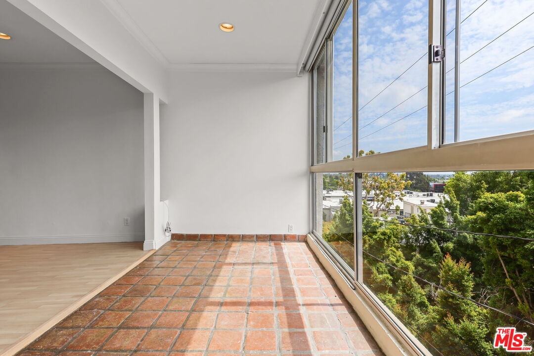 8550 Holloway Dr Unit: 305