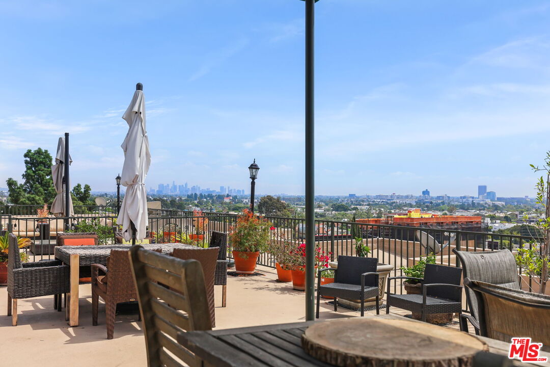 8550 Holloway Dr Unit: 305