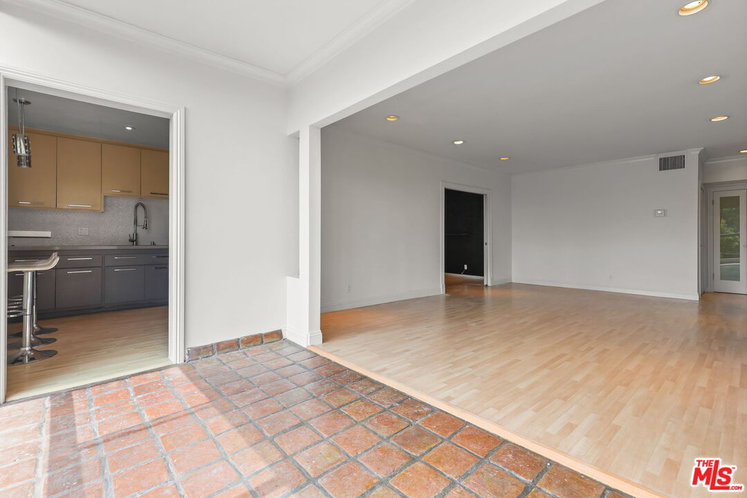 8550 Holloway Dr Unit: 305