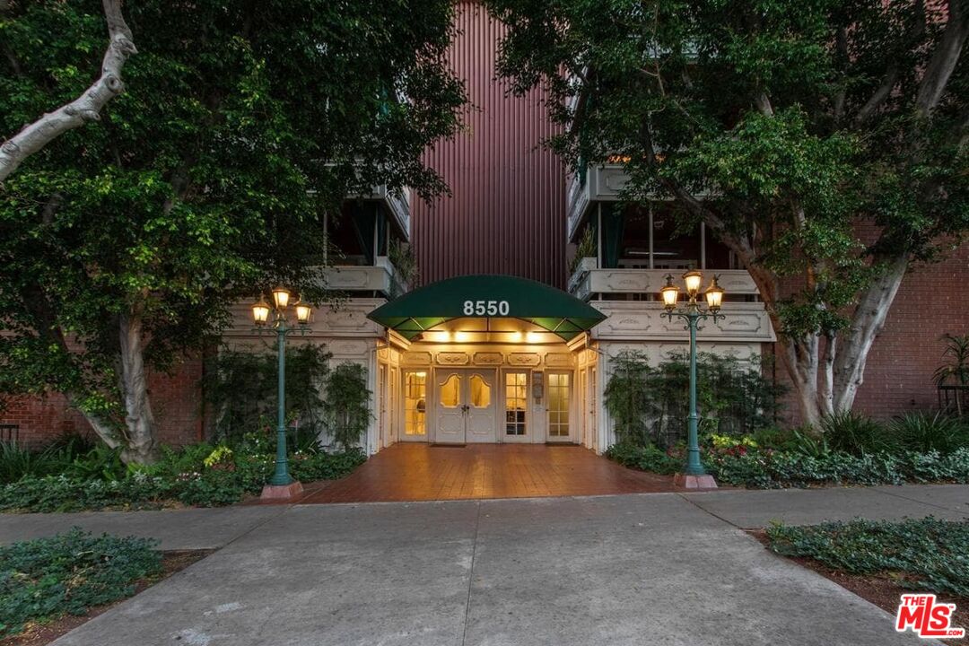 8550 Holloway Dr Unit: 305