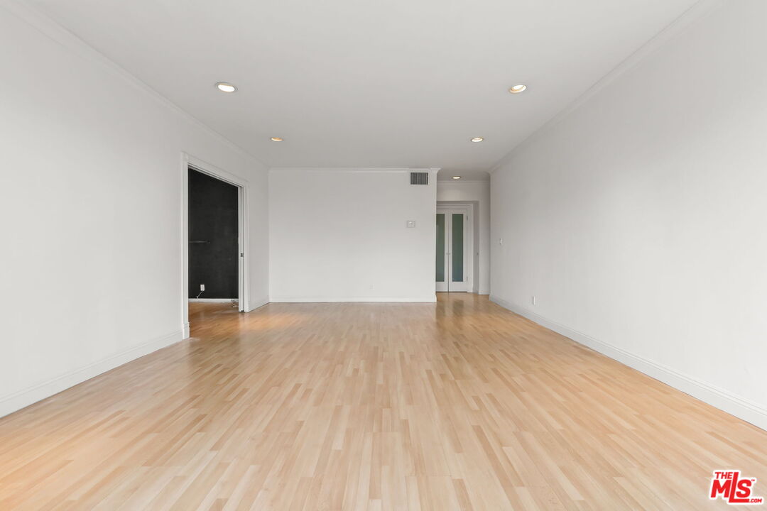 8550 Holloway Dr Unit: 305