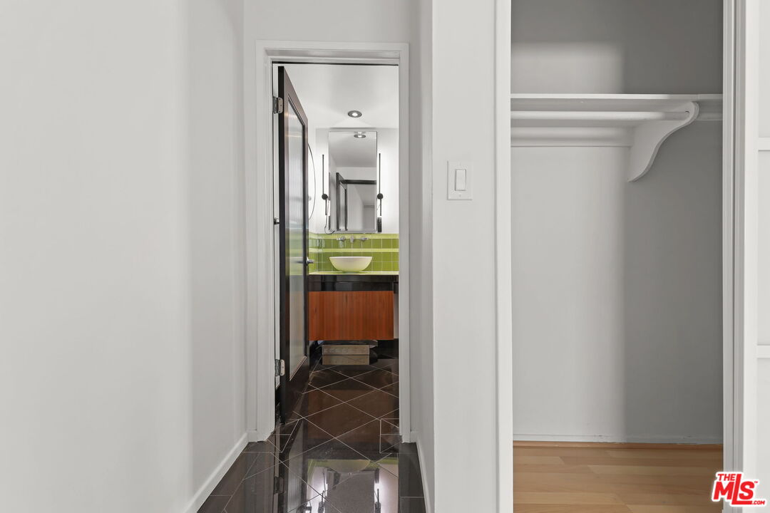 8550 Holloway Dr Unit: 305