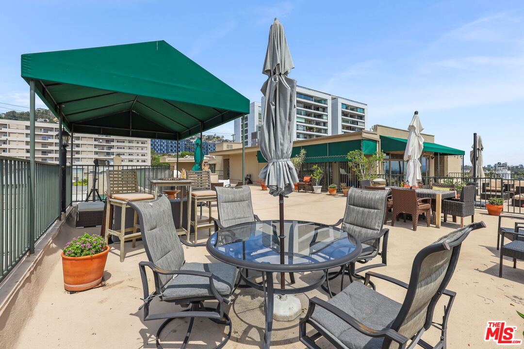 8550 Holloway Dr Unit: 305