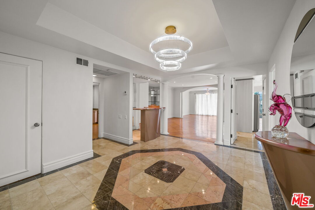 1210 N Kings Rd Unit: 203