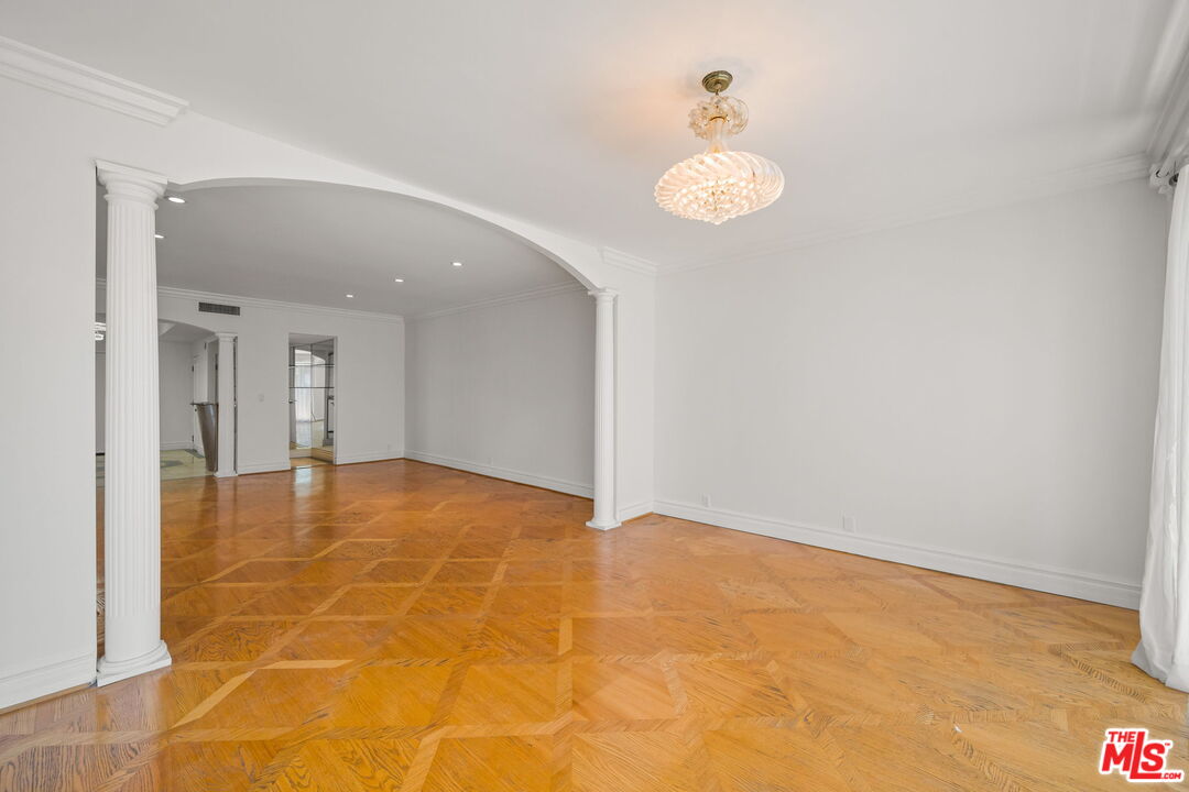 1210 N Kings Rd Unit: 203