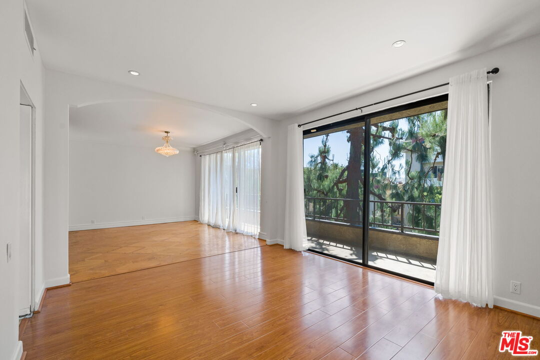 1210 N Kings Rd Unit: 203