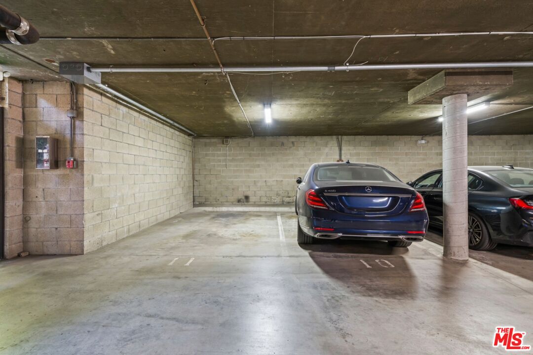 1210 N Kings Rd Unit: 203