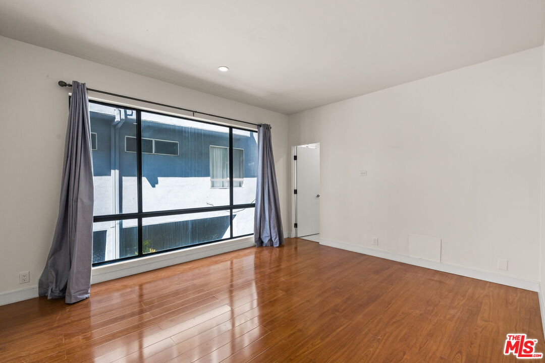 1210 N Kings Rd Unit: 203