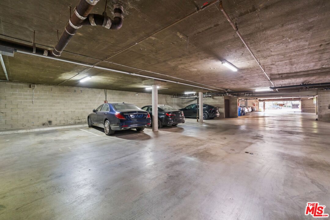 1210 N Kings Rd Unit: 203