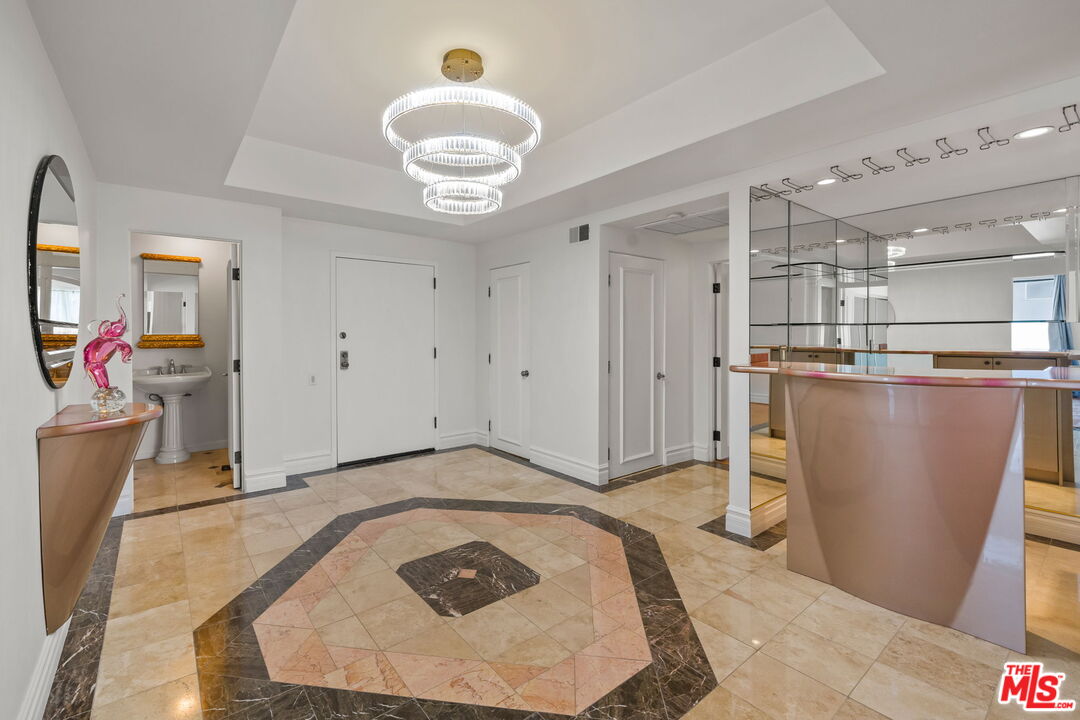 1210 N Kings Rd Unit: 203