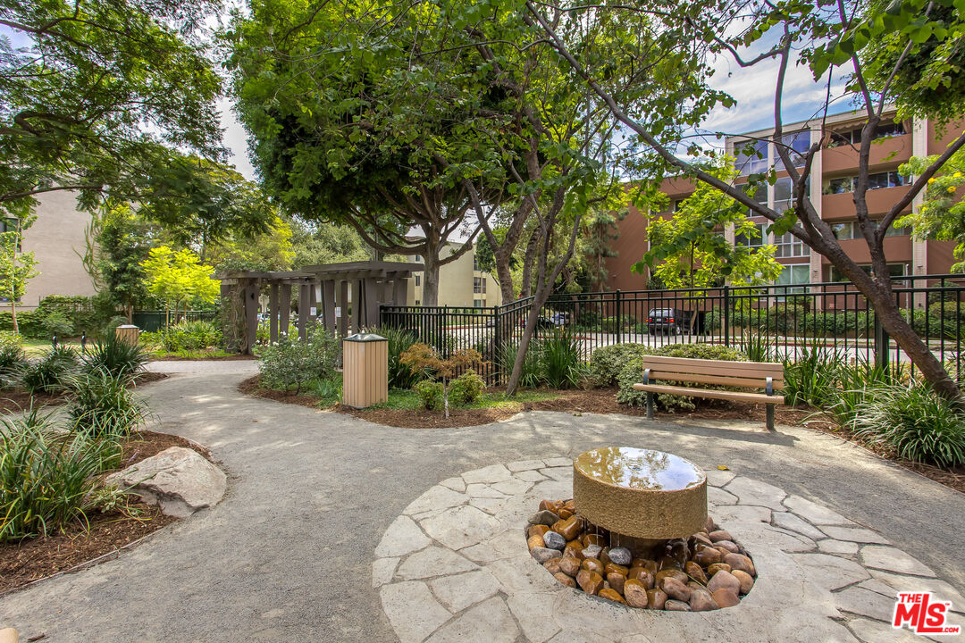 1210 N Kings Rd Unit: 203