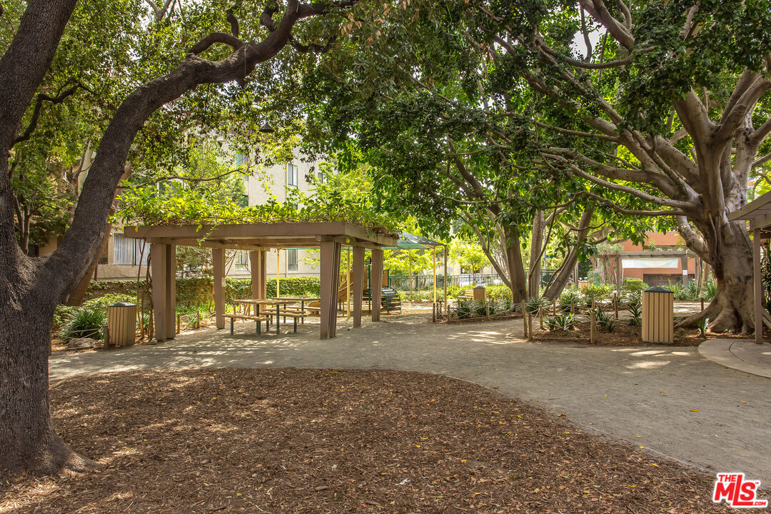 1210 N Kings Rd Unit: 203