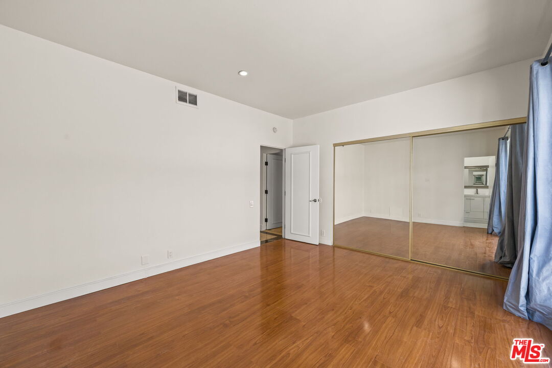 1210 N Kings Rd Unit: 203