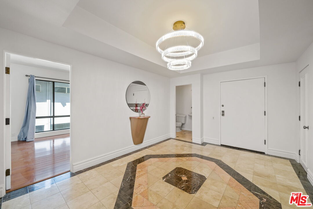 1210 N Kings Rd Unit: 203