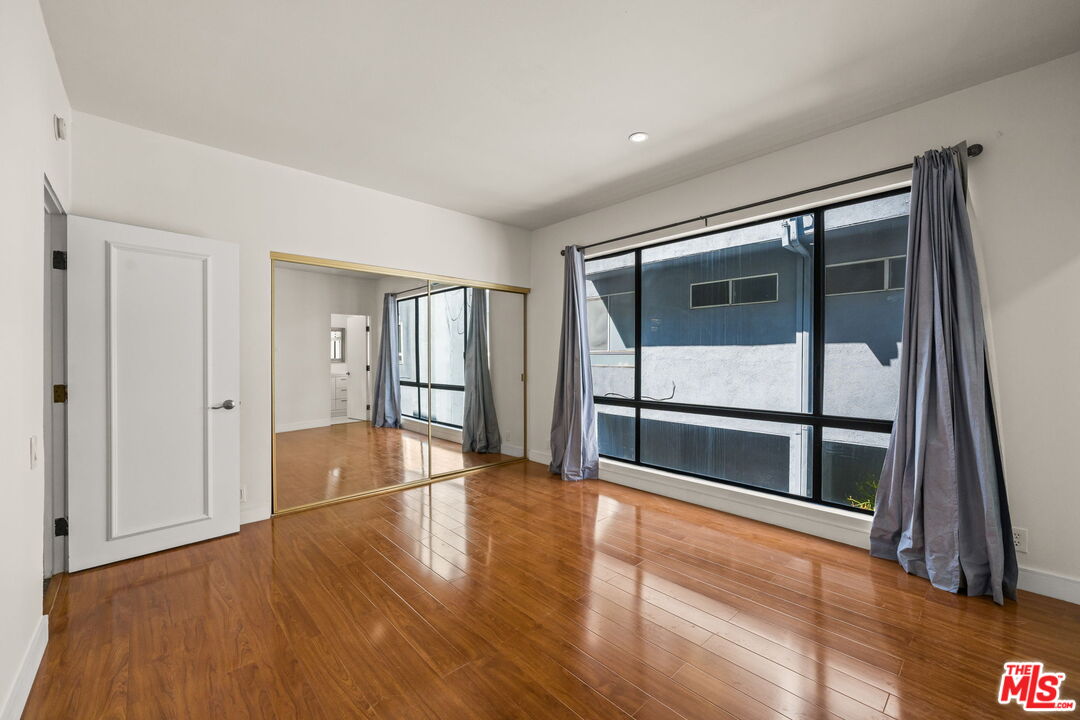 1210 N Kings Rd Unit: 203