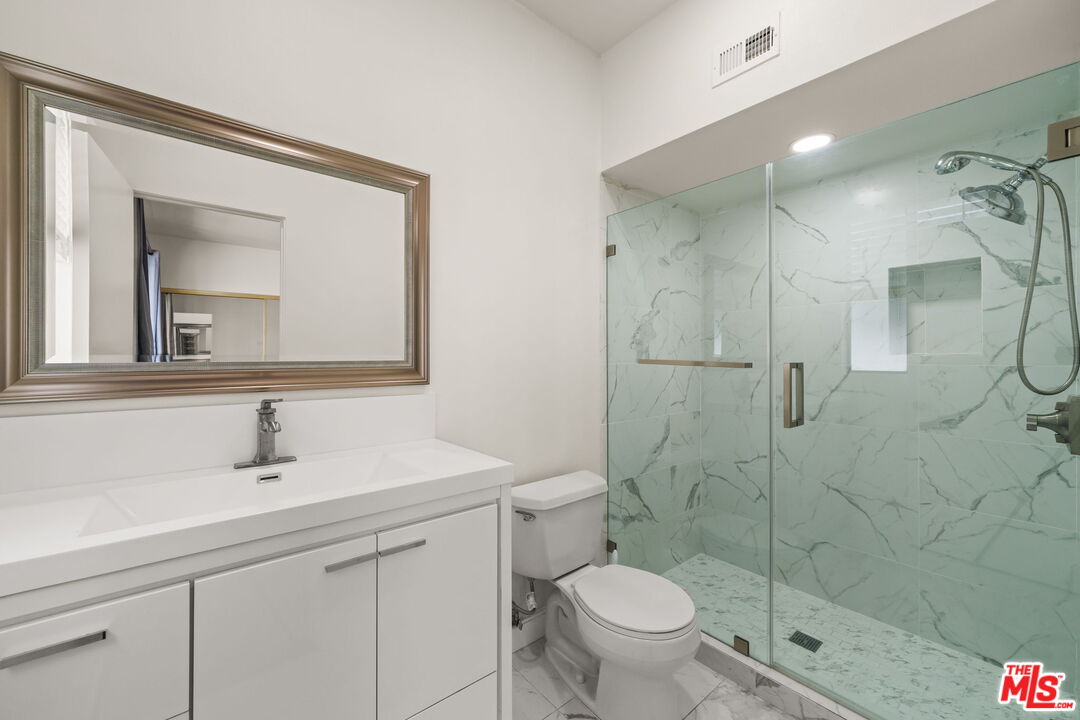 1210 N Kings Rd Unit: 203