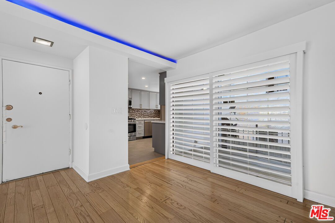 1301 N Flores St Unit: 4