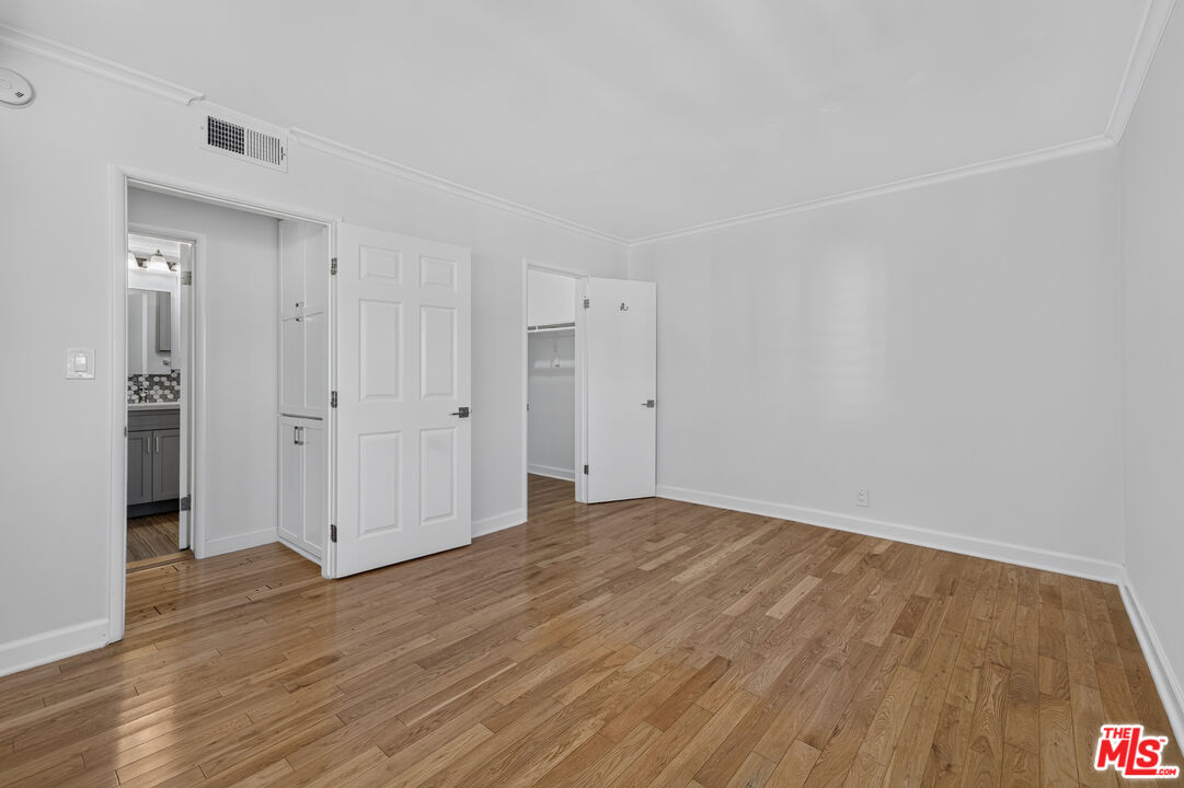 1301 N Flores St Unit: 4