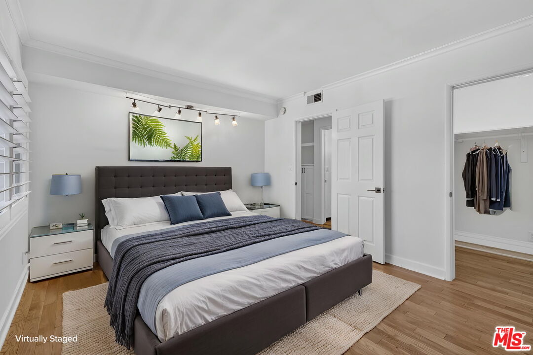 1301 N Flores St Unit: 4