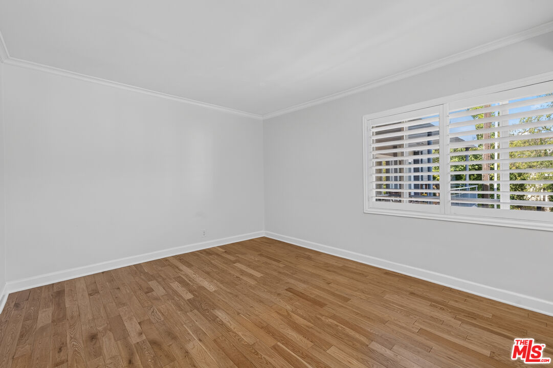 1301 N Flores St Unit: 4